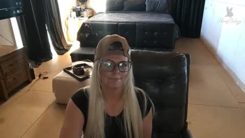 honeybuhnny online show from March 2026 12:50:01 AM