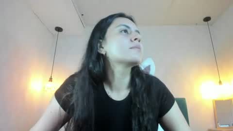 Snapshot of honeybuu_ chatting on July 2026 02:21:02 PM Emily online show from July 2026 02:21:02 PM
