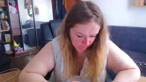 Snapshot of honeydewmolly chatting on April 2026 11:11:01 AM HoneydewMolly online show from April 2026 11:11:01 AM