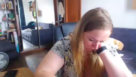 Snapshot of honeydewmolly chatting on July 2026 11:47:02 AM HoneydewMolly online show from July 2026 11:47:02 AM