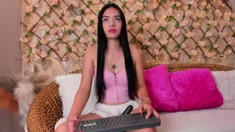 honeymiia online show from April 2026 01:58:02 PM