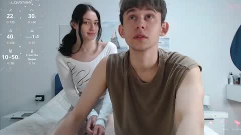 Noah and Sophie online show from April 2026 07:40:02 PM