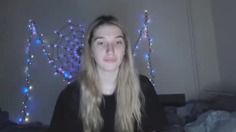 honeyveil online show from November 2025 03:27:01 PM