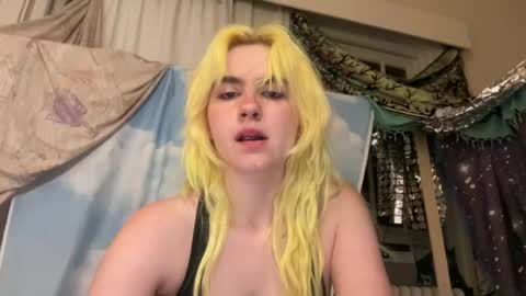 Snapshot of honeyxlimbed chatting on June 2026 05:28:01 AM Emi Rose online show from June 2026 05:28:01 AM