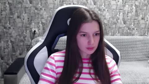 Nancy online show from December 2024 01:54:02 PM
