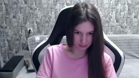 Nancy online show from December 2024 12:43:02 PM