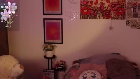 Snapshot of honeyypeaach chatting on September 2025 10:35:02 PM online show from September 2025 10:35:02 PM