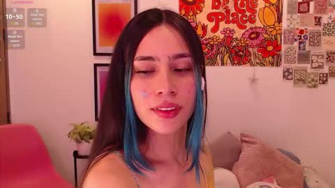 Snapshot of honeyypeaach chatting on November 2025 08:20:02 PM online show from November 2025 08:20:02 PM