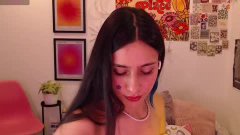 Snapshot of honeyypeaach chatting on November 2025 09:26:02 PM online show from November 2025 09:26:02 PM