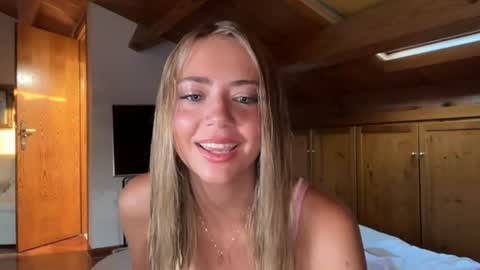 Snapshot of honeyyy95 chatting on June 2026 05:08:02 AM Honey online show from June 2026 05:08:02 AM