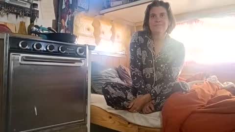 hoodoou online show from May 2026 01:17:02 PM