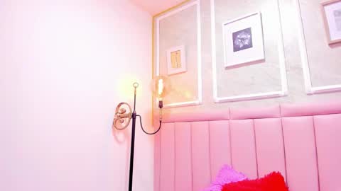 holly online show from December 2025 08:28:02 PM