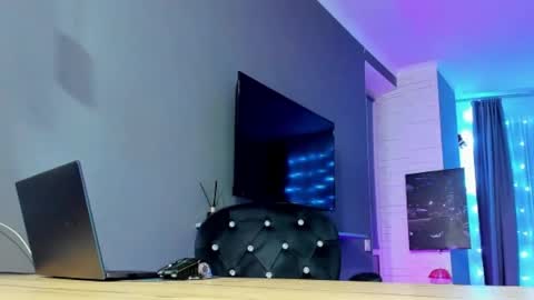 Snapshot of hooot_blonde777 chatting on February 2025 12:43:01 AM hooot_blonde777 online show from February 2025 12:43:01 AM
