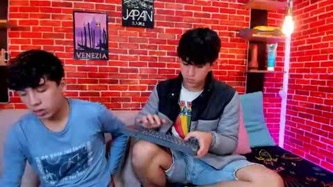 Snapshot of hoot_boyss_ chatting on June 2026 08:11:02 PM Jake y Troy online show from June 2026 08:11:02 PM