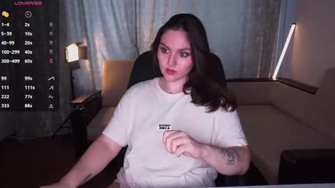 Snapshot of hoot_owl_cb chatting on July 2026 04:06:02 AM Karina online show from July 2026 04:06:02 AM