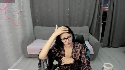 Lola online show from September 2025 12:50:02 PM