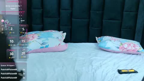 Snapshot of hornybarelylegalgirl chatting on February 2026 07:39:02 PM Khloe online show from February 2026 07:39:02 PM