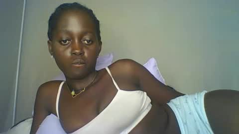 Snapshot of hornybella4 chatting on October 2025 02:19:01 PM Bella online show from October 2025 02:19:01 PM