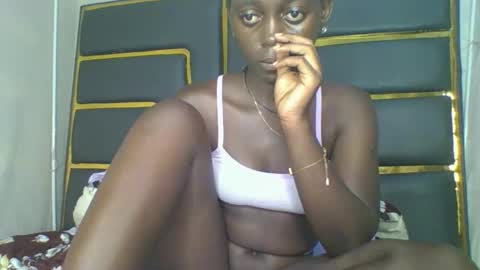 Snapshot of hornybella4 chatting on October 2025 11:17:01 PM Bella online show from October 2025 11:17:01 PM