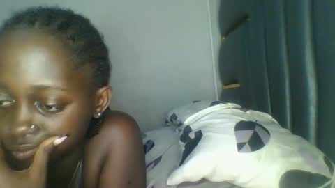 Snapshot of hornybella84 chatting on April 2026 07:44:01 AM Bella online show from April 2026 07:44:01 AM
