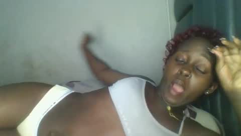 Snapshot of hornybella84 chatting on April 2026 07:01:01 AM Bella online show from April 2026 07:01:01 AM