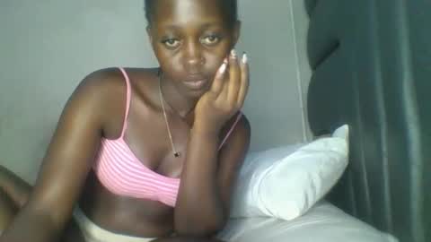 Snapshot of hornybella84 chatting on May 2026 07:24:02 AM Bella online show from May 2026 07:24:02 AM