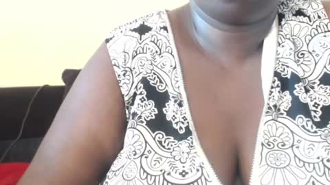 Snapshot of hornybigtitts chatting on December 2024 01:25:01 PM monica zain online show from December 2024 01:25:01 PM