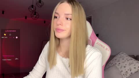Snapshot of hornybunnyss chatting on January 2025 04:46:02 PM Sonya online show from January 2025 04:46:02 PM