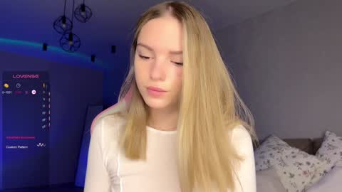 Snapshot of hornybunnyss chatting on January 2025 04:33:02 AM Sonya online show from January 2025 04:33:02 AM