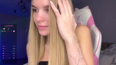 Snapshot of hornybunnyss chatting on January 2025 08:53:01 PM Sonya online show from January 2025 08:53:01 PM
