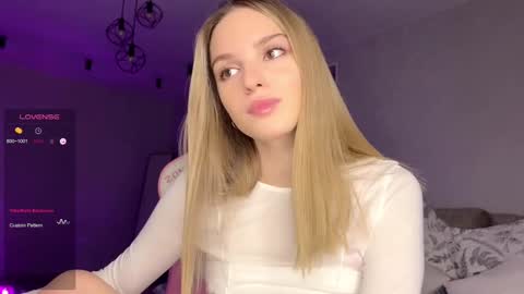 Snapshot of hornybunnyss chatting on February 2025 02:52:01 PM Sonya online show from February 2025 02:52:01 PM