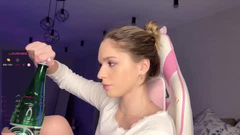 Snapshot of hornybunnyss chatting on March 2025 05:33:01 PM Sonya online show from March 2025 05:33:01 PM