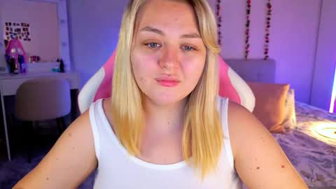 HornyCakee online show from November 2025 03:56:02 PM