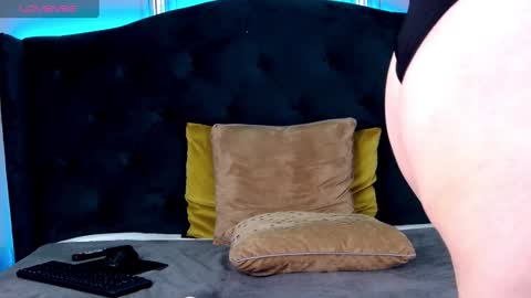 Snapshot of hornygirllx chatting on February 2025 12:15:02 AM AshlineKatte online show from February 2025 12:15:02 AM