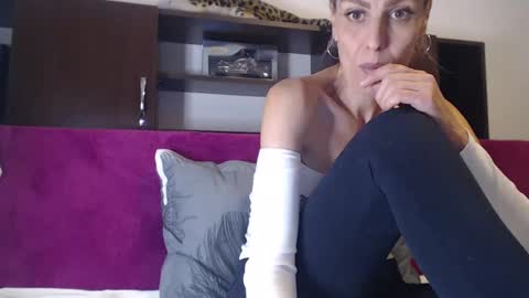 Snapshot of hornygirllx chatting on September 2025 06:02:01 PM AshlineKatte online show from September 2025 06:02:01 PM