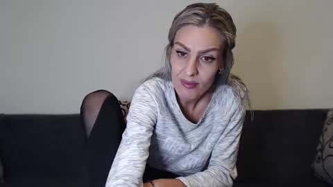 Snapshot of hornygirllx chatting on October 2025 05:25:02 PM AshlineKatte online show from October 2025 05:25:02 PM