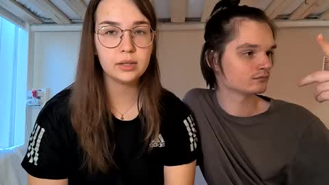 Snapshot of hornykitty_x chatting on May 2026 07:43:01 PM Alisa and Mike online show from May 2026 07:43:01 PM