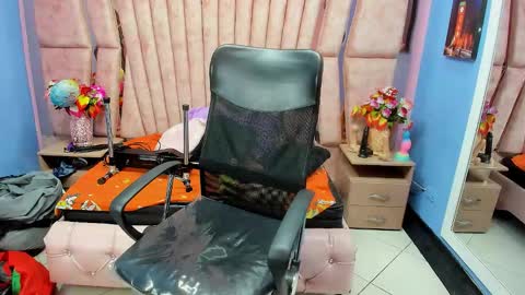 hornyskinny26 online show from February 2026 05:50:02 AM