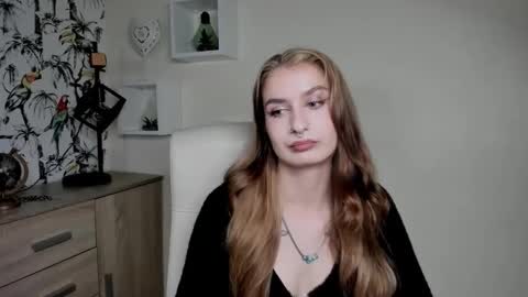 Snapshot of hot_1nina chatting on October 2025 06:33:01 AM NINA online show from October 2025 06:33:01 AM