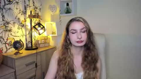 Snapshot of hot_1nina chatting on November 2025 06:58:01 AM NINA online show from November 2025 06:58:01 AM