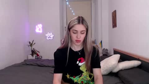 Snapshot of hot_berry69 chatting on December 2024 10:12:01 PM Dashka online show from December 2024 10:12:01 PM