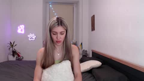 Snapshot of hot_berry69 chatting on December 2024 01:14:01 AM Dashka online show from December 2024 01:14:01 AM