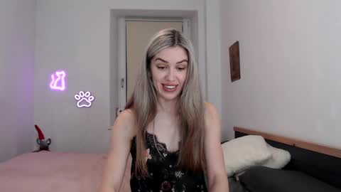 Snapshot of hot_berry69 chatting on February 2025 10:43:02 PM Dashka online show from February 2025 10:43:02 PM