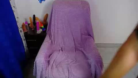 angie online show from December 2025 08:49:02 PM