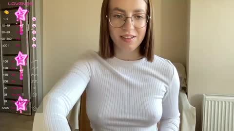 Lina online show from February 2025 12:03:02 PM