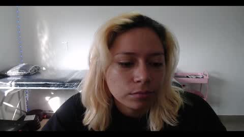 Mia online show from March 2025 01:05:02 PM