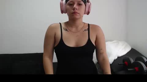 Mia online show from March 2025 03:07:01 PM