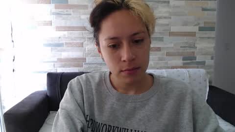 Mia online show from September 2025 03:27:02 PM