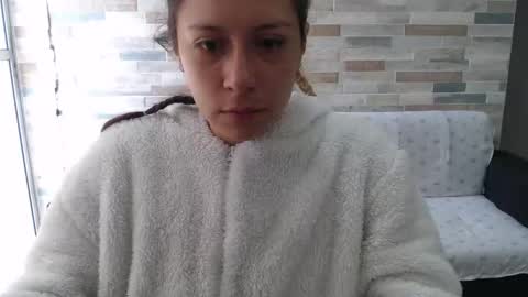 Mia online show from October 2025 02:14:01 PM