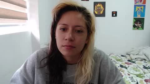 Mia online show from October 2025 01:33:02 PM